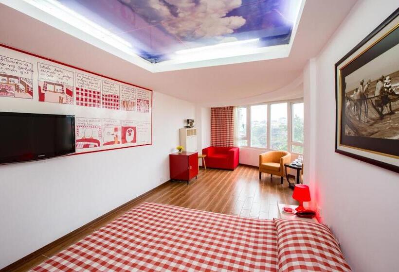 اتاق لوکس با چشم‌انداز شهر, Thang Long Espana