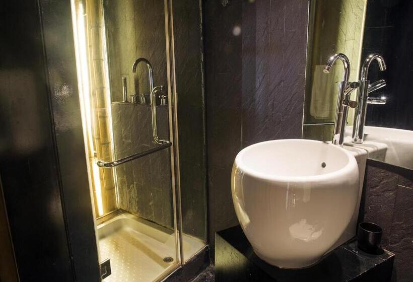 اتاق لوکس با چشم‌انداز شهر, Thang Long Espana