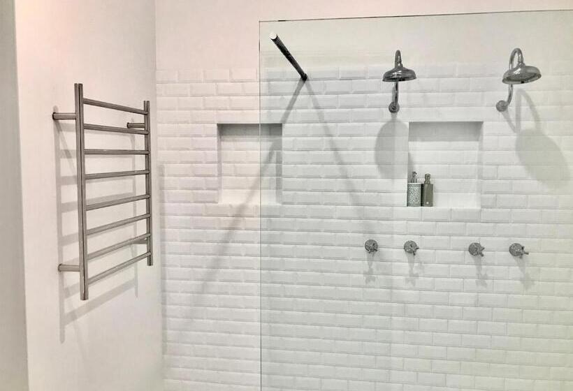 اتاق استاندارد, Arcadia House