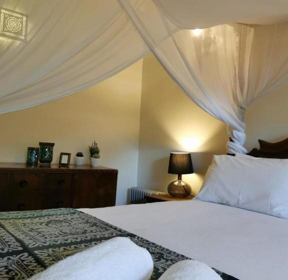 اتاق لوکس, Arcadia House