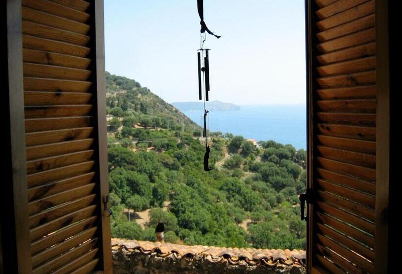 חדר סופריור לשלושה עם נוף לים, La Casa Sul Blu Albergo Diffuso