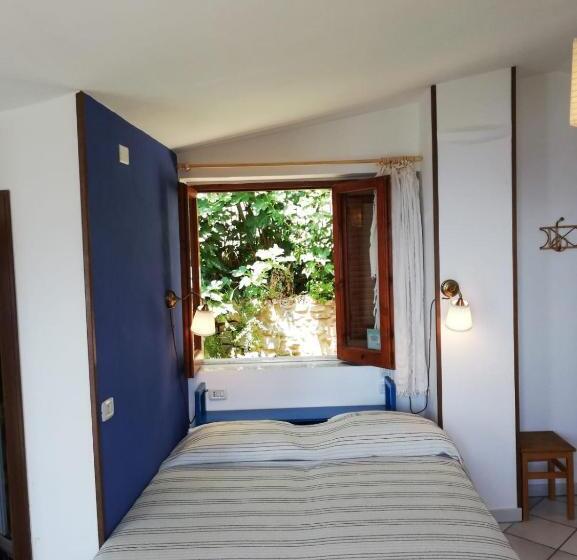 חדר סופריור לשלושה עם נוף לים, La Casa Sul Blu Albergo Diffuso