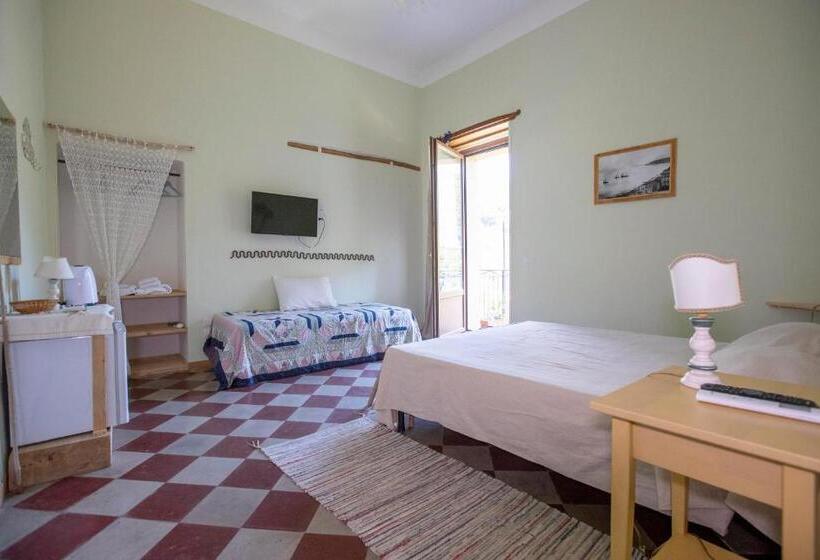 חדר סטנדרט לשלושה עם מרפסת, La Casa Sul Blu Albergo Diffuso