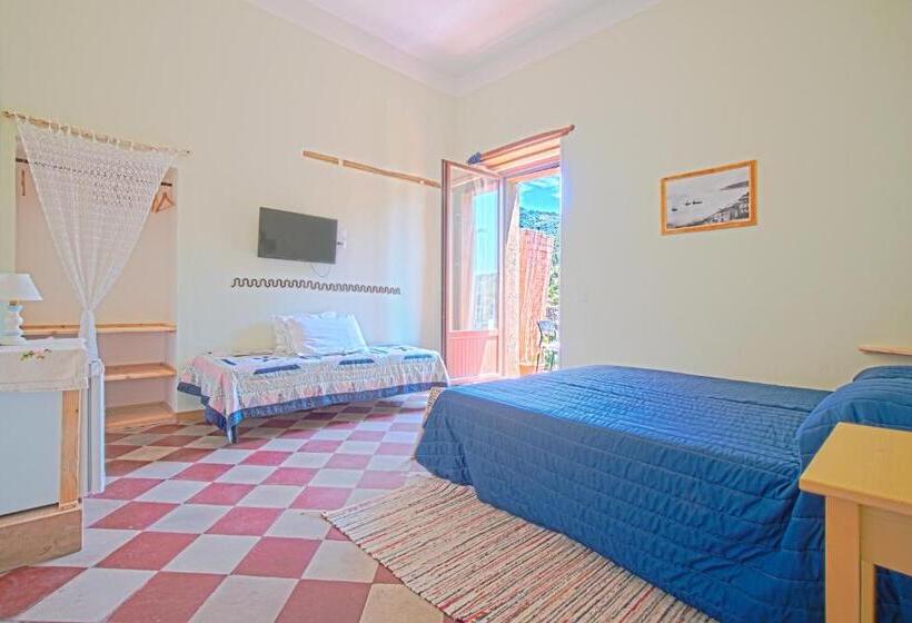 Трехместный Номер Стандарт с Балконом, La Casa Sul Blu Albergo Diffuso