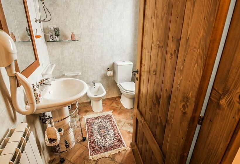 חדר סטנדרט, Nake Residenza Artistica