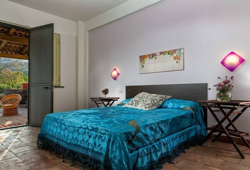 חדר סטנדרט לשלושה, Nake Residenza Artistica