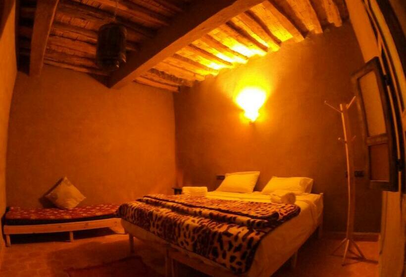 חדר סטנדרט לשלושה עם נוף לגינה, Auberge Kasbah Dar Sahara Tours