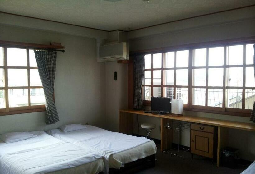 Четырехместный номер эконом класса с общей ванной комнатой, Orange Pension