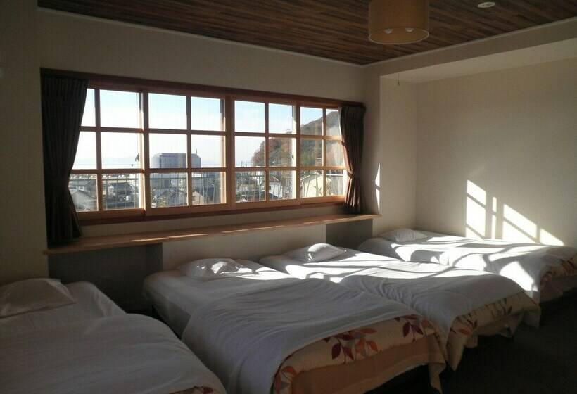 Номер Стандарт Четырехместный Совместный Санузел, Orange Pension