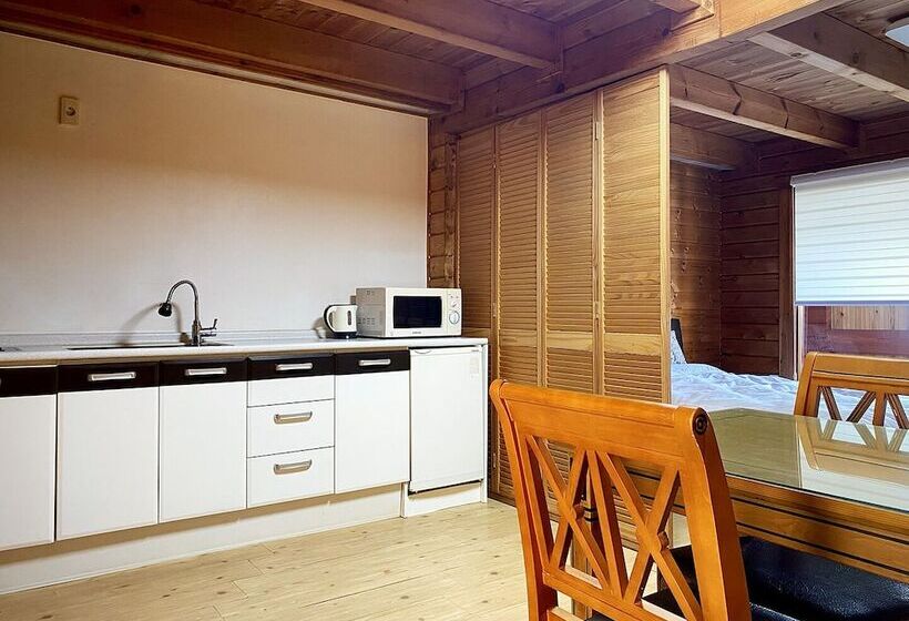 Quarto Deluxe, Breakfast At Tiffany S Pension