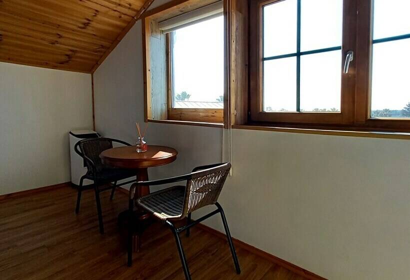 Quarto Deluxe, Breakfast At Tiffany S Pension