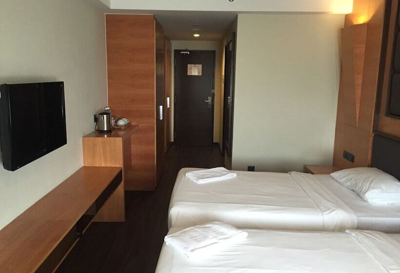 חדר סופריור, C Haya