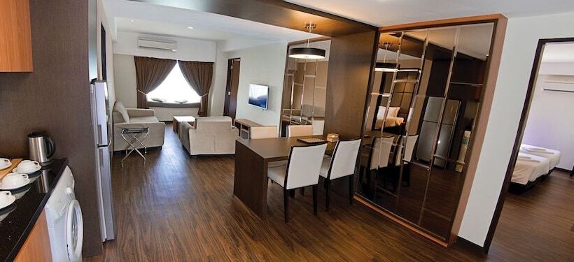 סוויטה משפחתית, C Haya