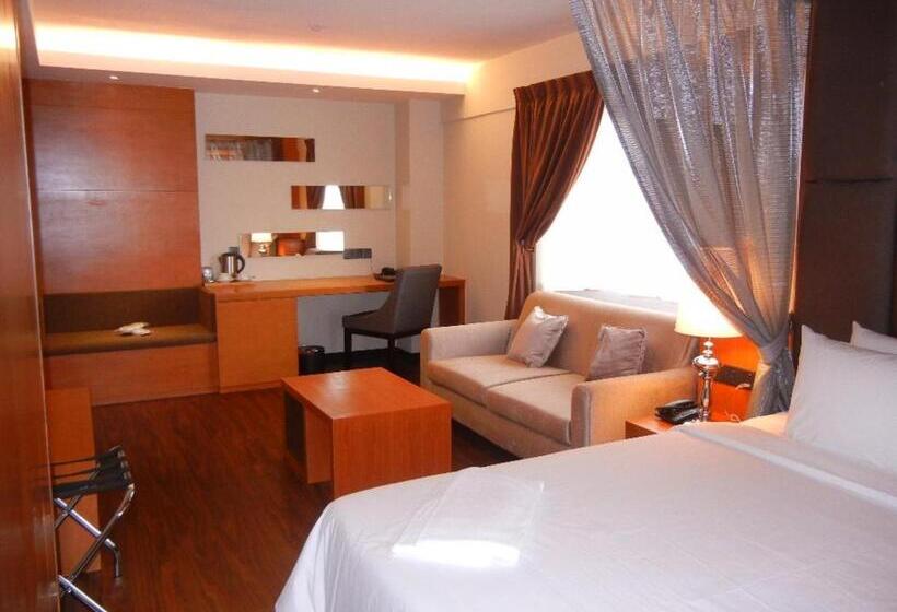 מיטת קינג בסוויטה, C Haya