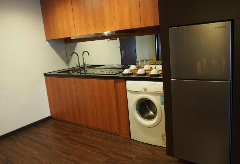 סוויטה משפחתית, C Haya