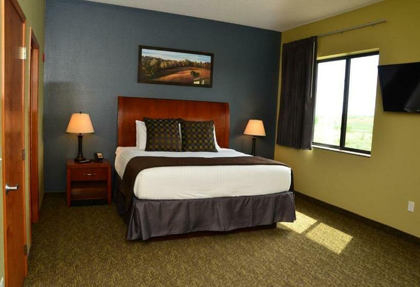 Люкс Кровать Кинг, Cobblestone Inn & Suites  Newton