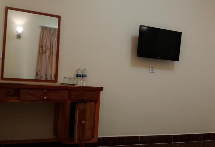 חדר דלוקס לשלושה, Golden Star Inn