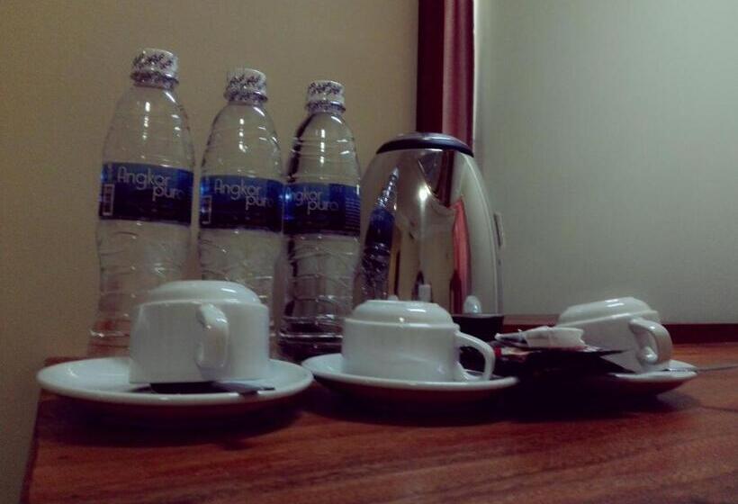 חדר דלוקס לשלושה, Golden Star Inn