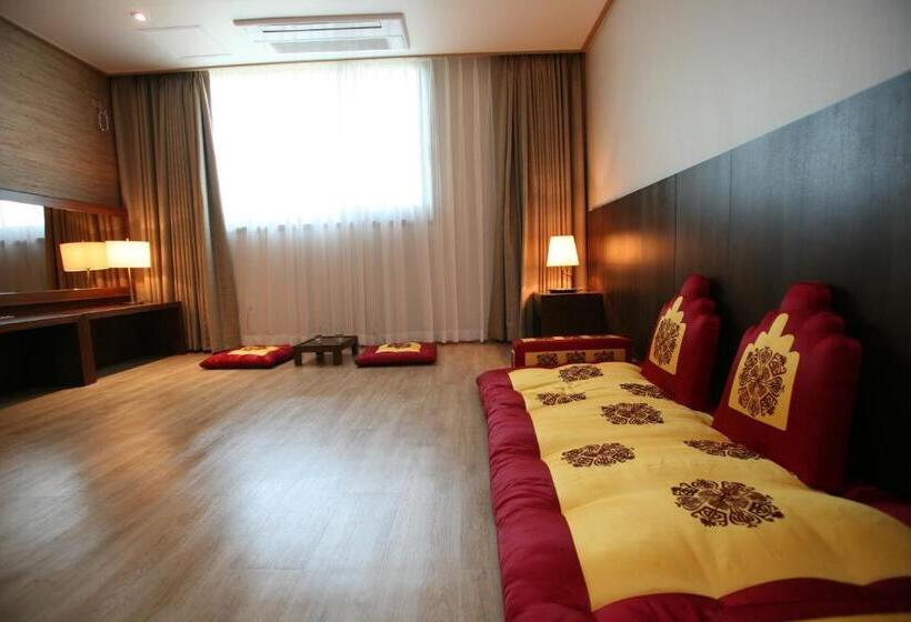 חדר סטנדרט, Hyunjin Tourist