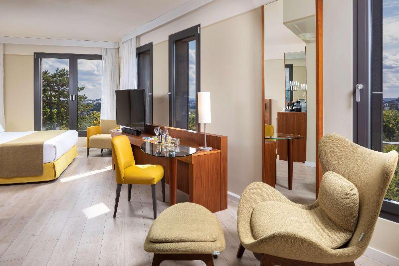 Quarto Familiar Premium, J Suites