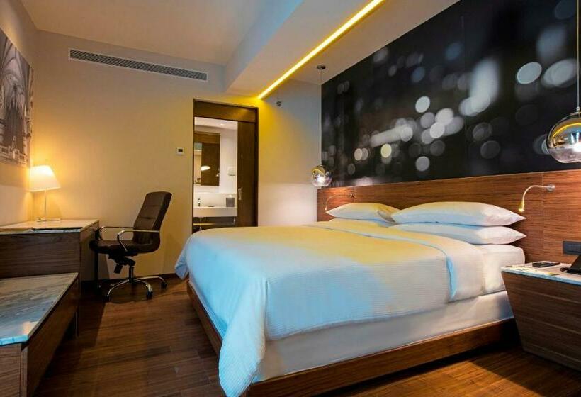 스탠다드 룸 킹사이즈 침대, Krystal Urban Guadalajara