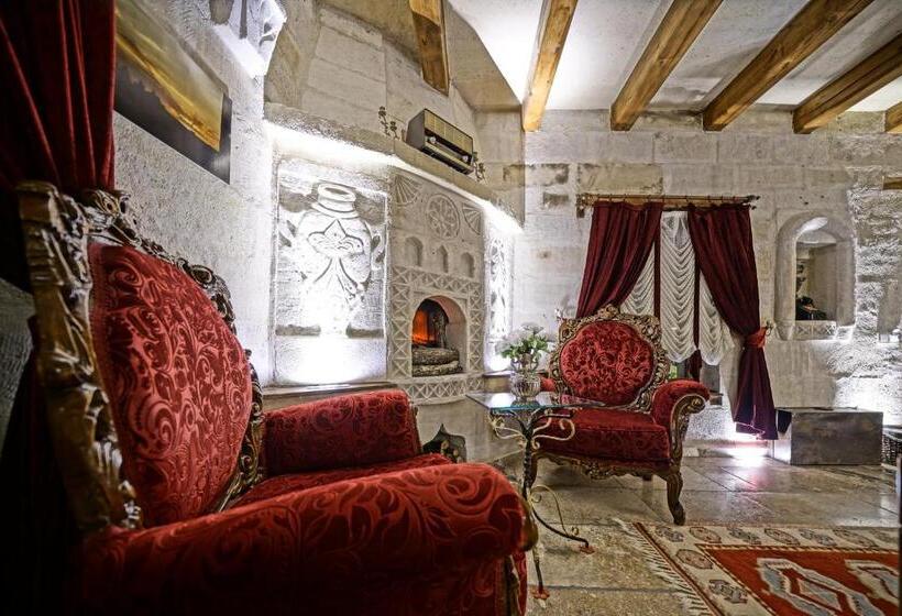 جناح جونيور, Maccan Cave