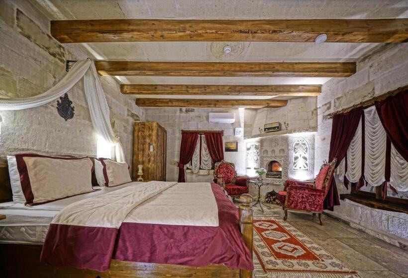 جناح جونيور, Maccan Cave