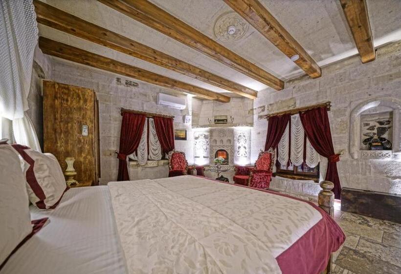 جناح جونيور, Maccan Cave