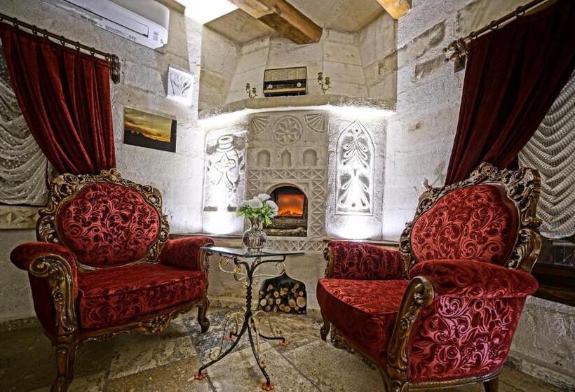 جناح جونيور, Maccan Cave