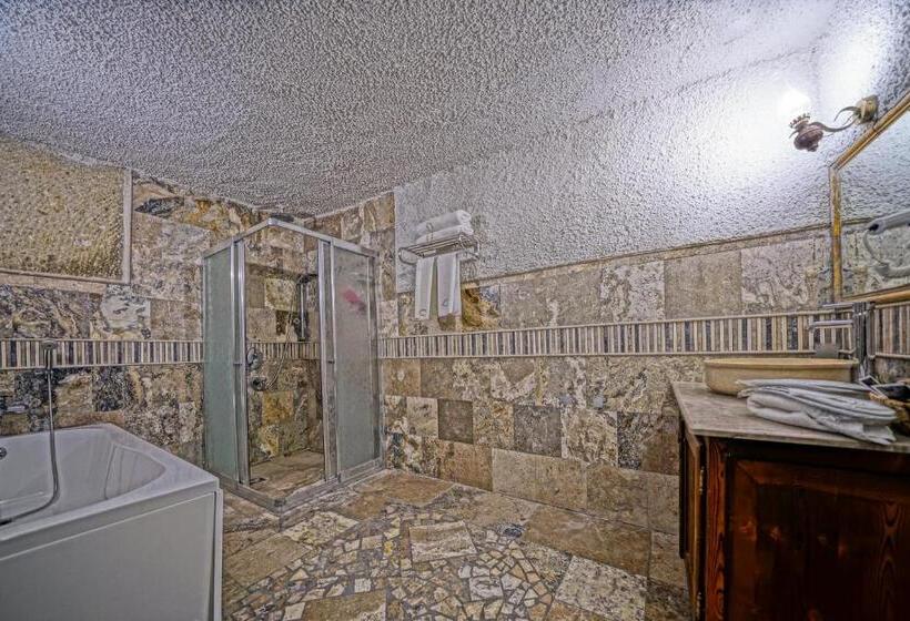 غرفة ديلوكس, Maccan Cave