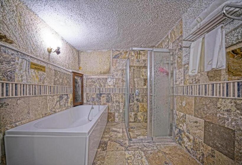 غرفة ديلوكس, Maccan Cave