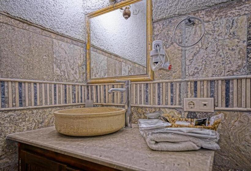 غرفة ديلوكس, Maccan Cave