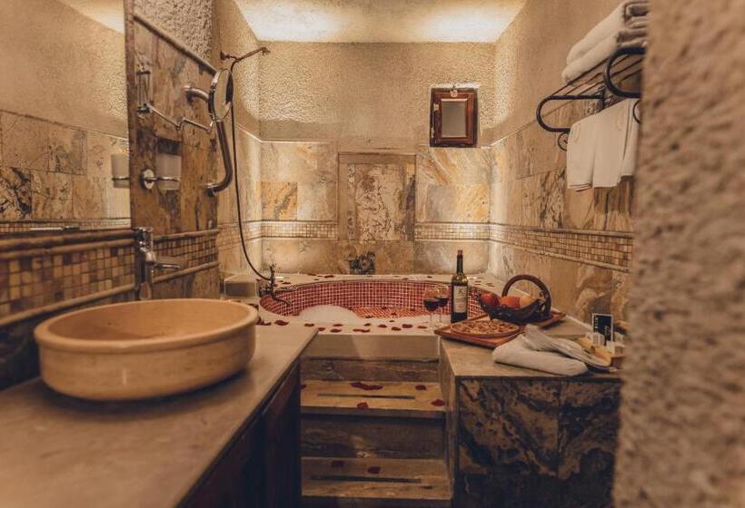 غرفة سوبيريور, Maccan Cave