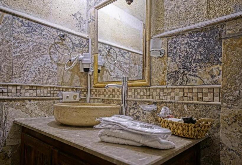 غرفة سوبيريور, Maccan Cave