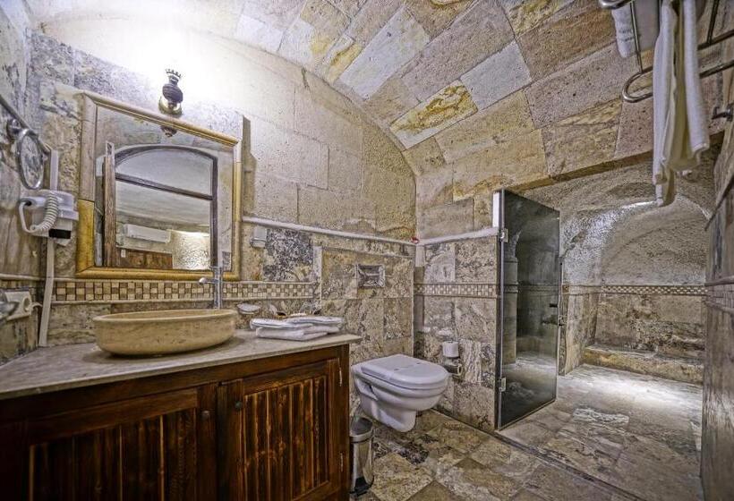 غرفة سوبيريور, Maccan Cave