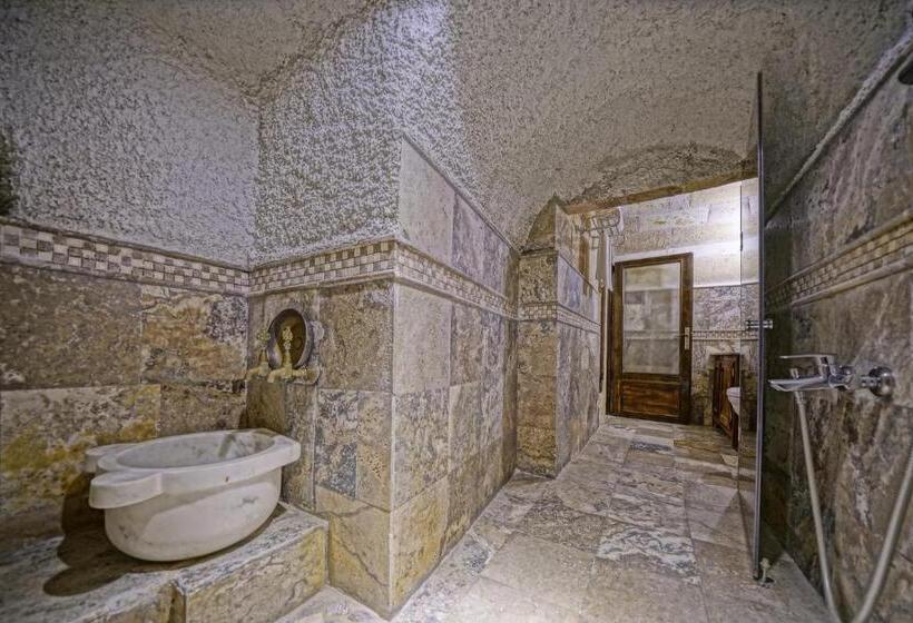 غرفة سوبيريور, Maccan Cave