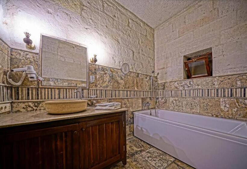 غرفة ديلوكس, Maccan Cave