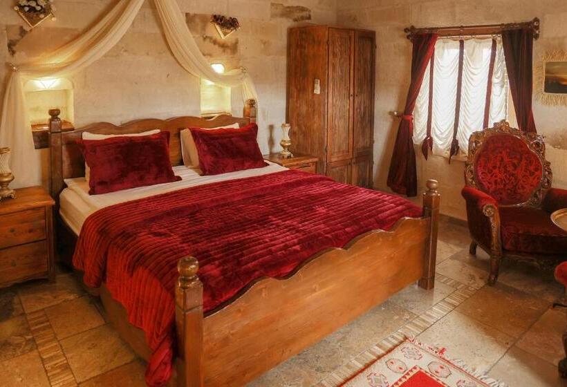 جناح جونيور, Maccan Cave