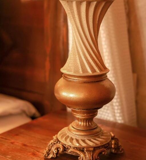 جناح جونيور, Maccan Cave