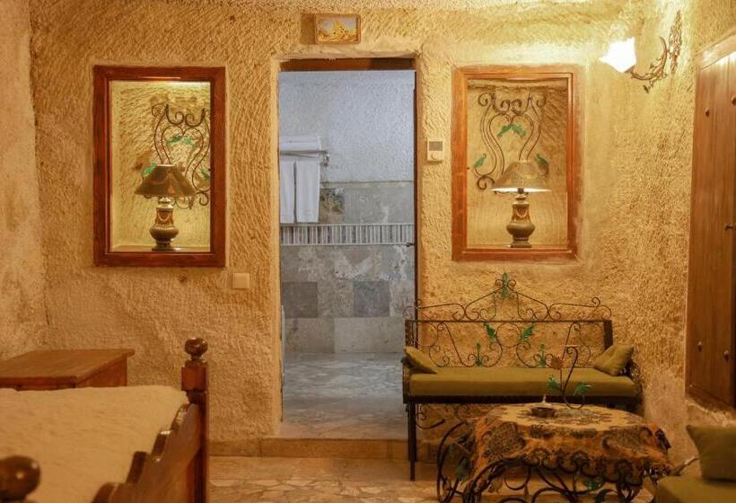 غرفة ديلوكس, Maccan Cave