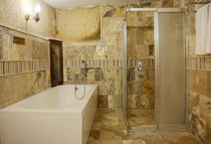 غرفة ديلوكس, Maccan Cave