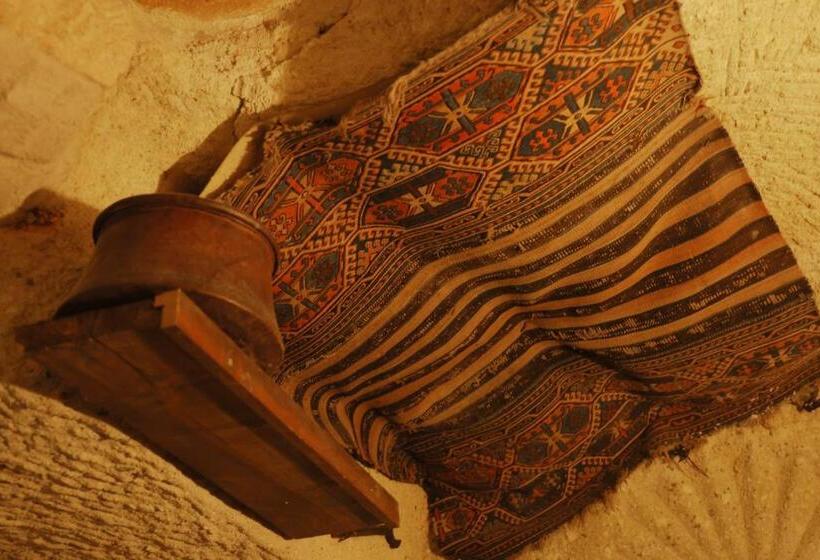 غرفة ديلوكس, Maccan Cave