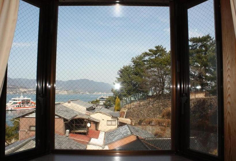 غرفة قياسية حمام مشترك, Sakuraya