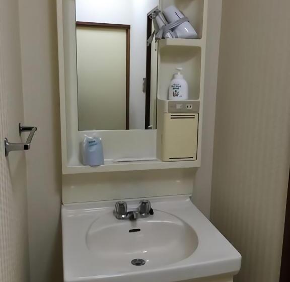 غرفة قياسية فردية, Sakuraya