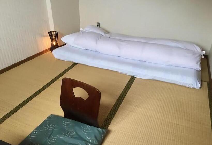 标准单人间, Sakuraya
