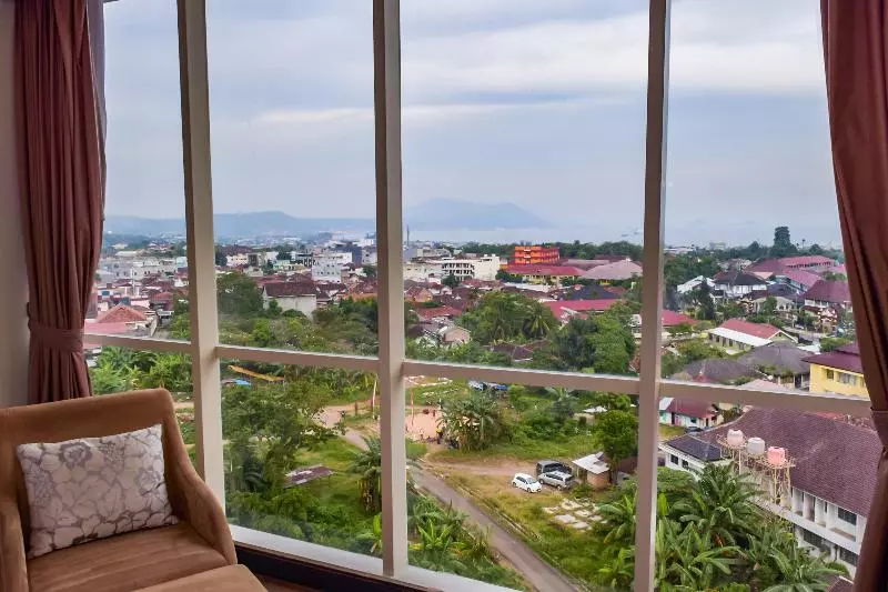 اتاق لوکس با چشم‌انداز دریا, Swiss Belhotel Lampung
