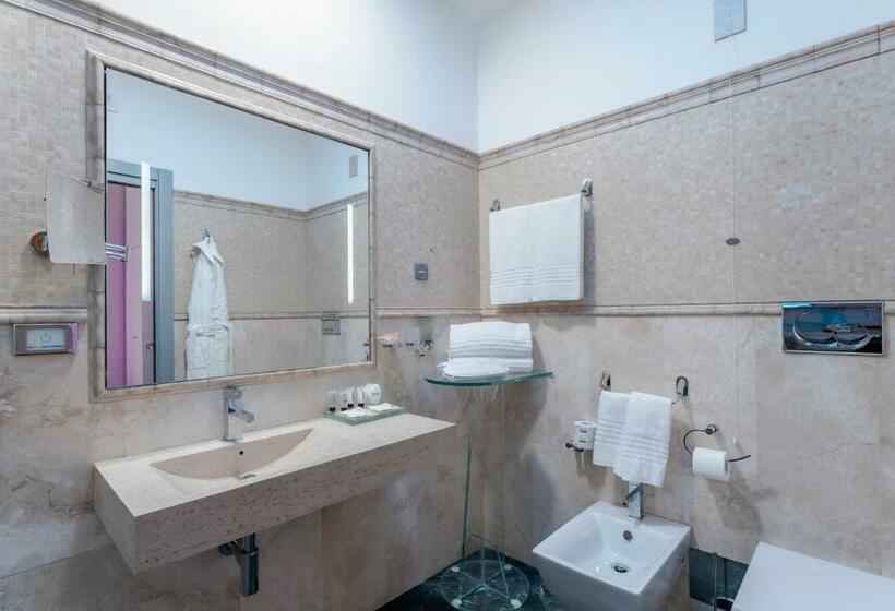 سوئیت جونیور با ماساژ آبی, Trecento