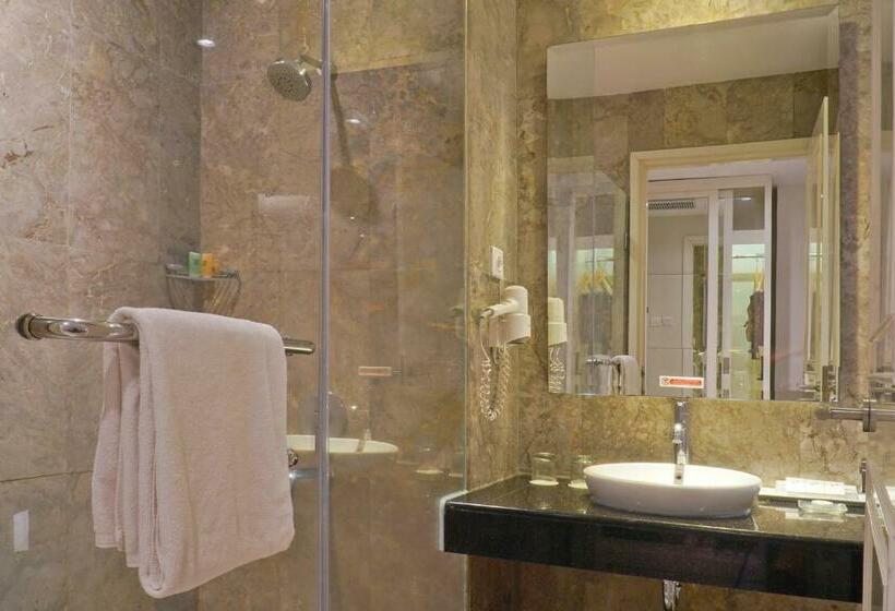 חדר דלוקס נוף לגינה, Swiss Belhotel Lampung