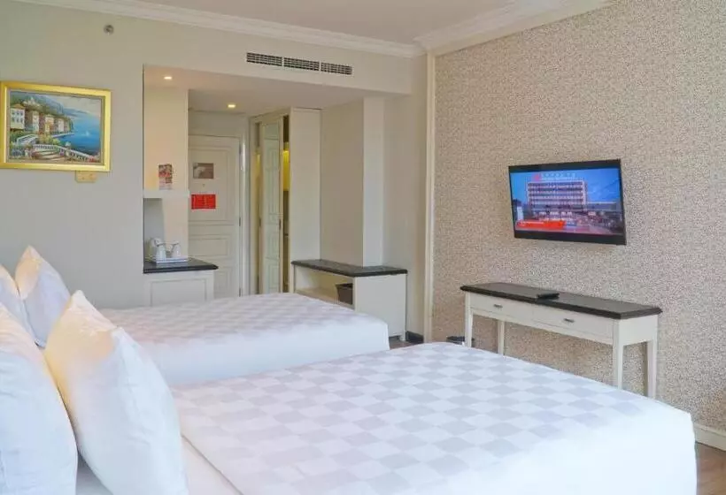 اتاق لوکس با چشم‌انداز باغ, Swiss Belhotel Lampung
