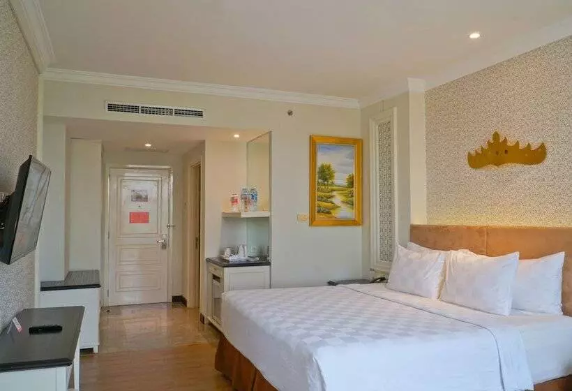 اتاق لوکس با چشم‌انداز باغ, Swiss Belhotel Lampung
